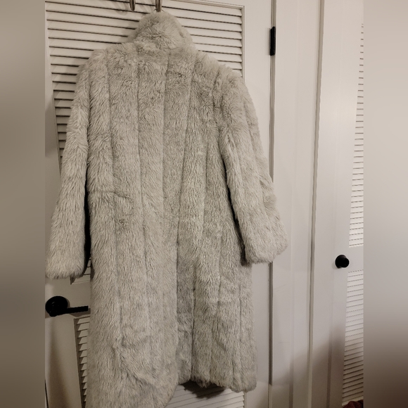 Womens long faux Fur Coat - Picture 2 of 2